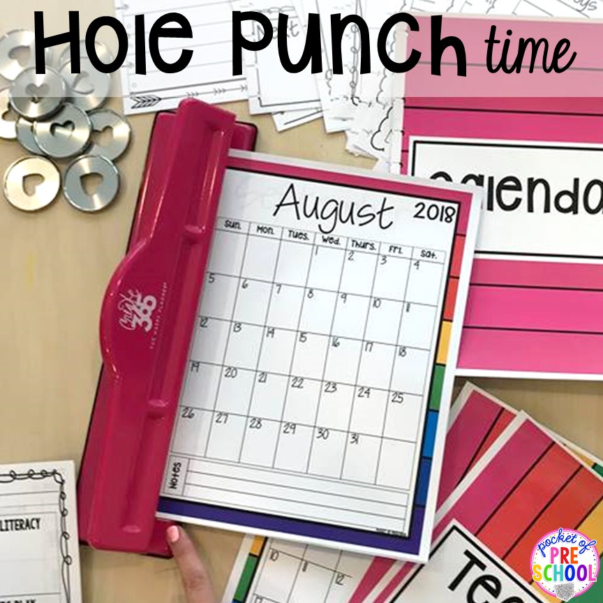 Teacher lesson plan binder (hole punches) for toddler, preschool, pre-k, and kindergarten teachers. Get organized! #teacherplanner #lessonplans #preschool #pre-k #backtoschool