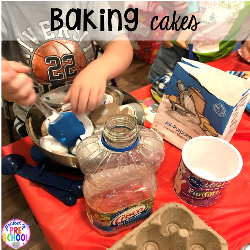 Making pretend cakes for a Birthday Party in dramatic play. Perfect for a preschool & pre-k classroom. #dramaticplay #preschool #pre-k #birthdaytheme