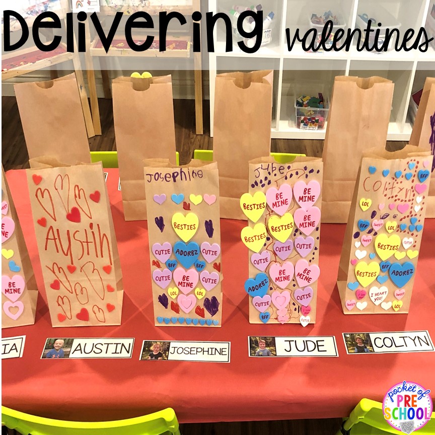 DIY Valentine's Day bags for preschool! Valentine's Day party ideas and hacks - freebie plus quick, easy, and dollar store finds! for preschool, pre-k, or lower elementary. #valentinesdayparty #preschool #prek #kindergarten #schoolparty