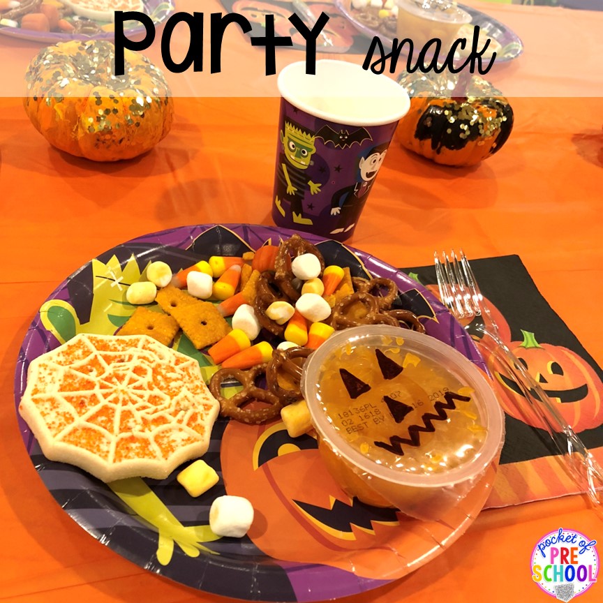 Halloween party snacks for the classroom! 15 Classroom Halloween Party Ideas for preschool to 2nd grade! Halloween party games, snacks, and helpful tips.